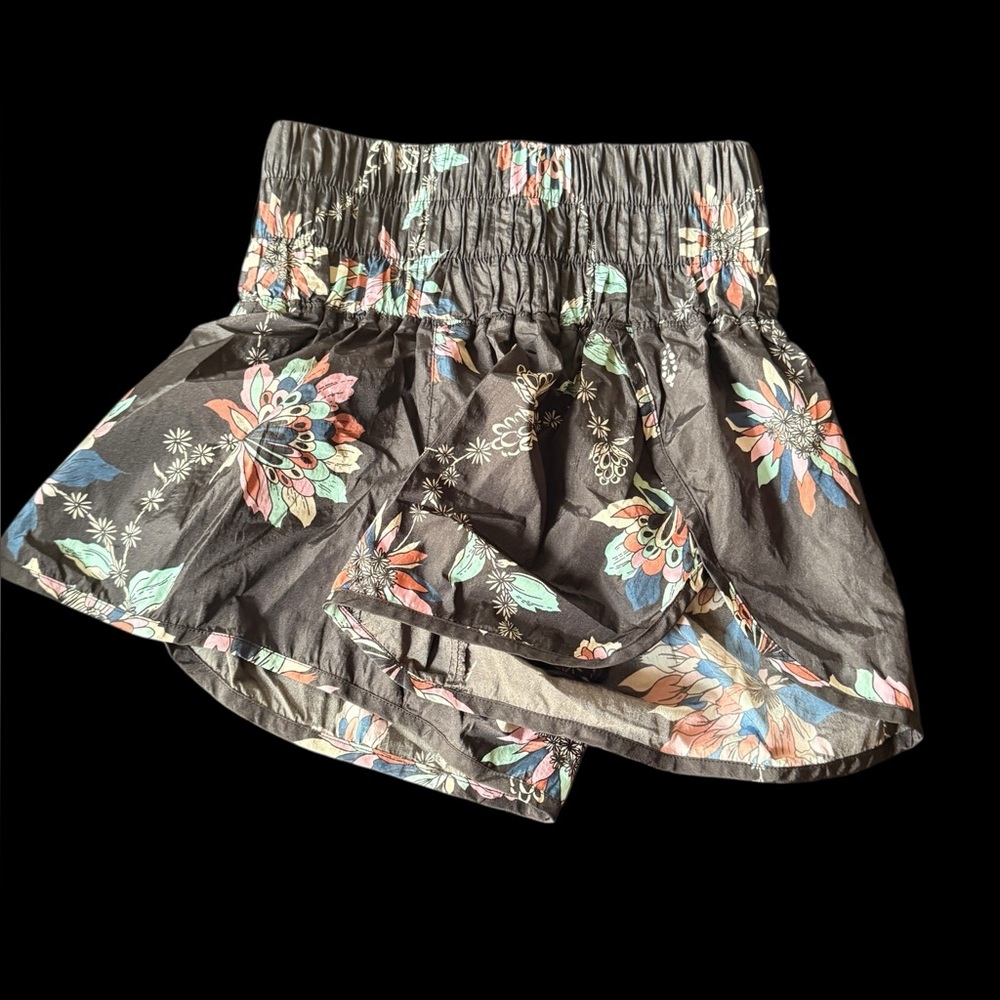 FREE PEOPLE Running Shorts with back Pocket
